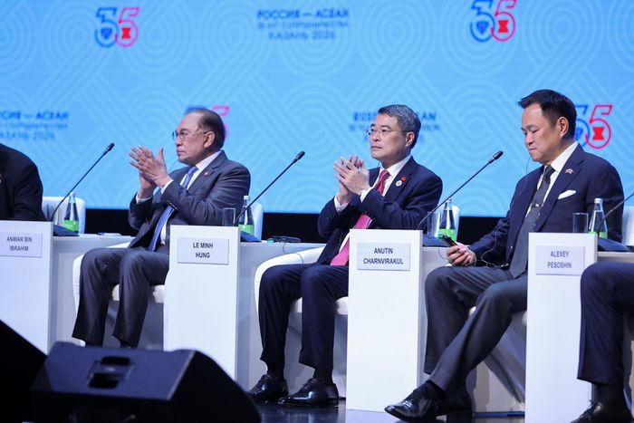 Thủ tướng Việt Nam Lê Minh Hưng, Thủ tướng Malaysia Anwar Ibrahim, Thủ tướng Thái Lan Anutin Charnvirakul tham dự phiên khai mạc Diễn đàn kinh doanh ASEAN - Nga. Ảnh: Nhật Bắc