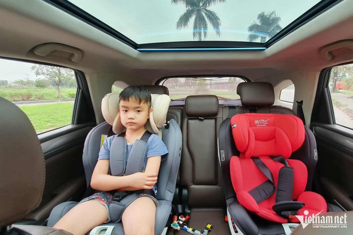 Ghế trẻ em trên ô tô có thể giảm nguy cơ chấn thương đầu và cổ. Ảnh: Ngô Minh