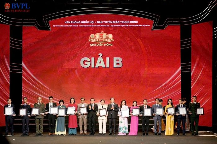  Báo Bảo vệ pháp luật vinh dự nhận Giải B - Giải Diên Hồng lần thứ 2 (tháng 1/2024).