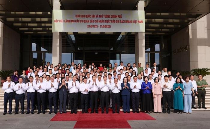 Chủ tịch Quốc hội Trần Thanh Mẫn và Thủ tướng Chính phủ Lê Minh Hưng đồng chủ trì cuộc gặp mặt lãnh đạo các cơ quan báo chí nhân dịp kỷ niệm 101 năm Ngày Báo chí cách mạng Việt Nam vào chiều ngày 14/6/2026 (ảnh: CTTĐT Quốc hội).