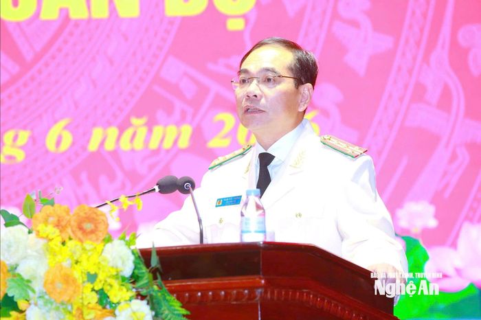 Đồng chí Đại tá Phạm Hữu Trường - Phó Giám đốc Công an tỉnh Nghệ An phát biểu nhận nhiệm vụ. Ảnh: P.V