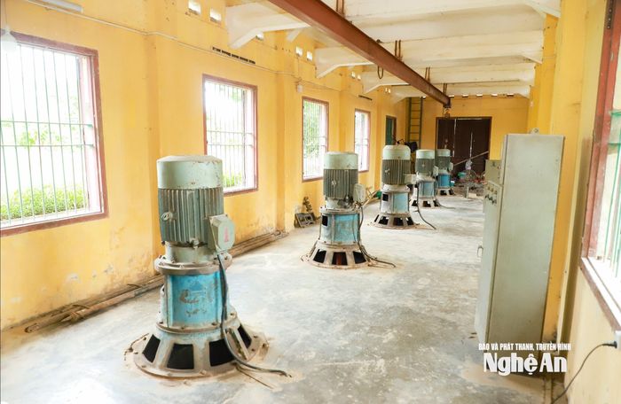 Hệ thống máy bơm tại Trạm bơm 16A thuộc Công ty TNHH MTV Thủy lợi Nam Nghệ An thuộc phường Vinh Hưng. Ảnh: Thành Duy