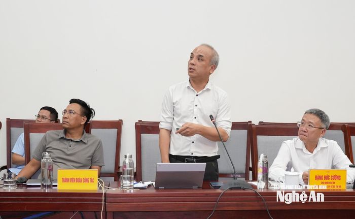 Đại diện Ngân hàng Thế giới (WB) trình bày hợp phần 3, nâng cấp hạ tầng, tạo động lực phát triển kinh tế du lịch Tây Nghệ An. Ảnh: Nguyễn Toàn