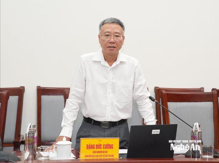Ông Đặng Đức Cường – Chuyên gia cao cấp về đô thị Ngân hàng Thế giới (WB), Chủ nhiệm Dự án trình bày những điều chỉnh mới so với Dự thảo đề xuất dự án lần đầu. Ảnh: Nguyễn Toàn