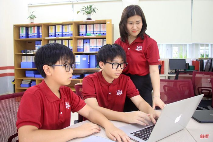 Với thế mạnh về chương trình tiếng Anh chuẩn quốc tế và triết lý giáo dục hướng đến phát triển toàn diện trí tuệ, nhân cách học sinh, Trường Hội nhập quốc tế iSchool Hà Tĩnh cũng đang được nhiều phụ huynh, học sinh tin tưởng.
