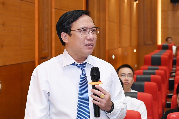 Đại biểu Hà Văn Đàn - Bí thư Đảng ủy, Chủ tịch HĐND xã Hương Phố góp ý các nội dung dự thảo.