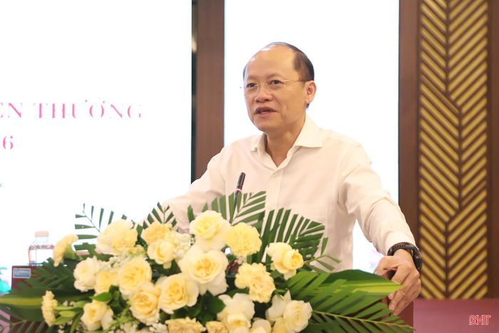 Đồng chí Nguyễn Hồng Lĩnh - Phó Bí thư Thường trực Tỉnh ủy Hà Tĩnh phát biểu tại hội nghị.