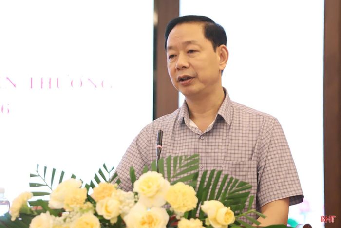 Đồng chí Tạ Hồng Lựu - Phó Trưởng ban Tổ chức Tỉnh ủy Thanh Hóa chia sẻ những kinh nghiệm trong thực tiễn công tác của địa phương.