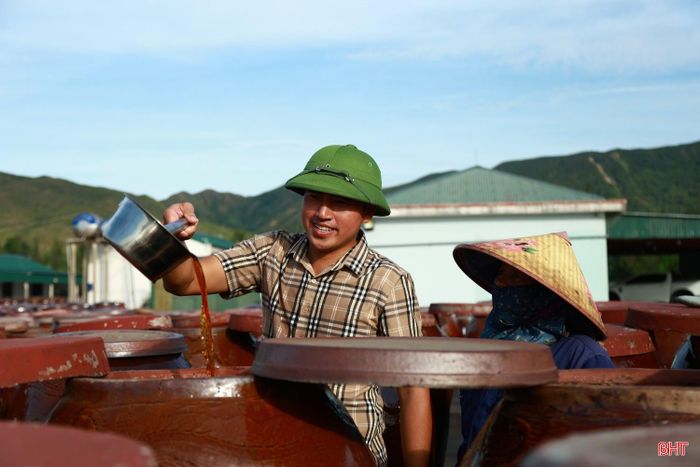 Sản phẩm nước mắm truyền thống Luận Nghiệp được nhiều khách hàng tin dùng.
