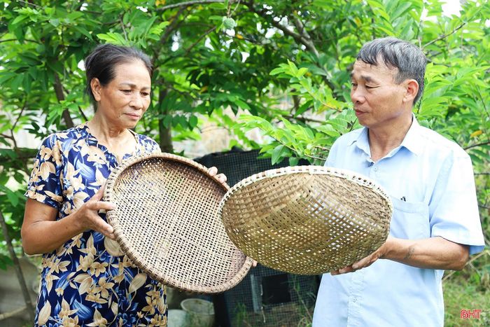 Ông Nguyễn Văn Lâm - Trưởng thôn Nam Giang bày tỏ: “Chúng tôi mong muốn thời gian tới, các cấp, ngành tiếp tục quan tâm hỗ trợ quảng bá, kết nối thị trường tiêu thụ sản phẩm đan lát, tạo đầu ra ổn định cho người dân. Bởi, khi sản phẩm được tiêu thụ thuận lợi, người làm nghề sẽ có thêm động lực để gắn bó và duy trì nghề truyền thống của địa phương”.