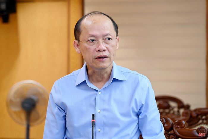 Đồng chí Nguyễn Hồng Lĩnh - Phó Bí thư Thường trực Tỉnh ủy, Chủ tịch HĐND tỉnh phân tích những tồn tại, hạn chế; trao đổi một số nhiệm vụ trọng tâm 6 tháng cuối năm.