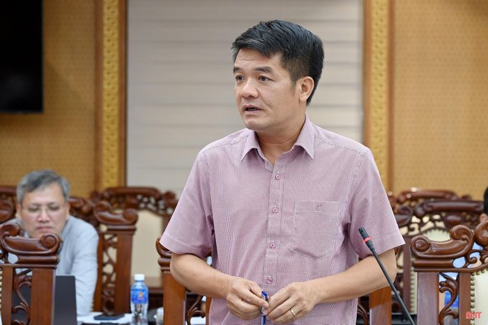 Đồng chí Trần Nhật Tân - Trưởng ban Nội chính Tỉnh ủy phát biểu tại hội nghị.