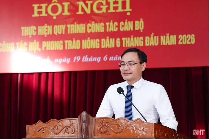 Chủ tịch Hội Nông dân tỉnh Nguyễn Đình Dũng phát biểu nhận nhiệm vụ.