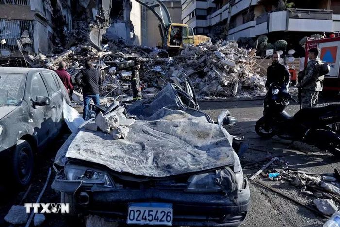 Cảnh đổ nát sau cuộc không kích của Israel tại Beirut, Liban. (Ảnh: THX/TTXVN)