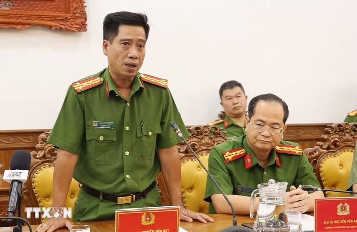 Đại tá Nguyễn Tiến Đạt, Trưởng Phòng Cảnh sát Hình sự, Công an Thành phố Hồ Chí Minh, thông tin tại buổi họp báo. (Ảnh: Hồng Đạt/TTXVN)