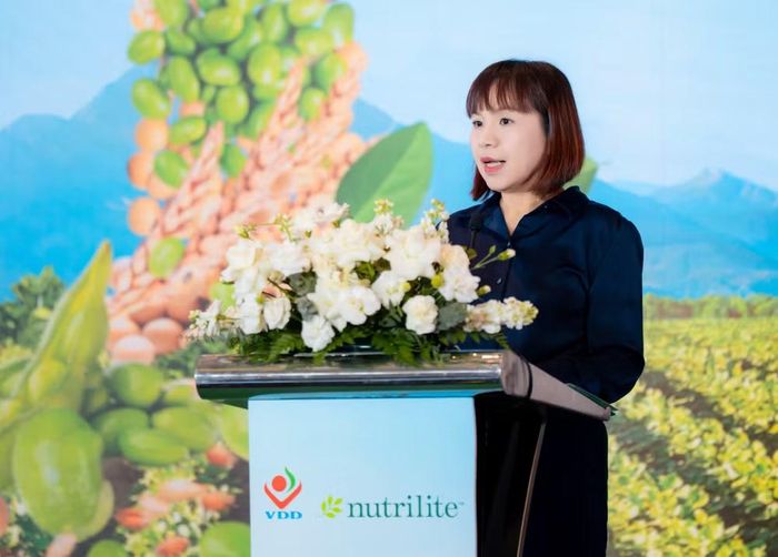 Bà Ôn Minh Hằng, Phó Tổng Giám đốc Amway Việt Nam phát biểu tại hội thảo. (Ảnh: PV/Vietnam+)