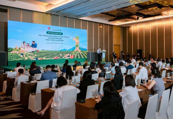 Phó Giáo sư, tiến sỹ Trần Thanh Dương, Viện trưởng Viện Dinh dưỡng chia sẻ thông tin về kết quả nghiên cứu. (Ảnh: PV/Vietnam+)