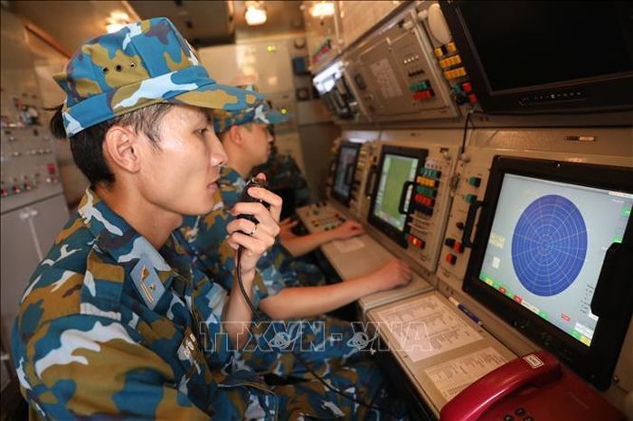 Kíp xe điều khiển Tiểu đoàn 124, Trung đoàn Tên lửa 284, Sư đoàn 365, trong buổi huấn luyện phối hợp tác chiến.