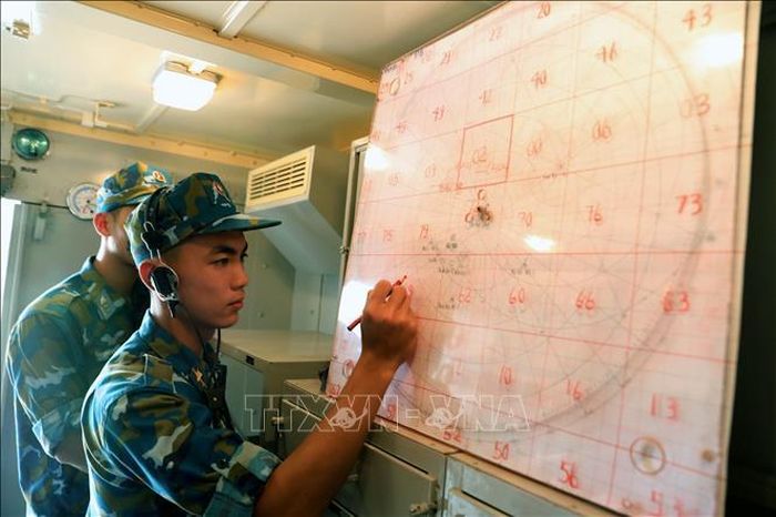 Kíp xe điều khiển Tiểu đoàn 124, Trung đoàn Tên lửa 284, Sư đoàn 365, trong buổi huấn luyện phối hợp tác chiến.