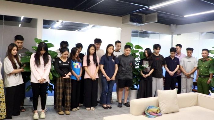 Nhiều đối tượng trong đường dây lừa đảo bị bắt giữ. Ảnh: CA