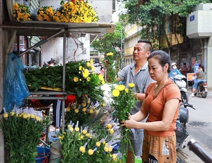 Không khí mua bán tại chợ Thanh Hà (phường Hoàn Kiếm).