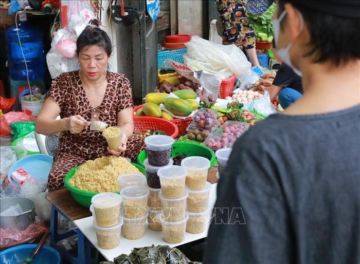Rượu nếp - thức quà không thể thiếu trong ngày tết Đoan Ngọ.