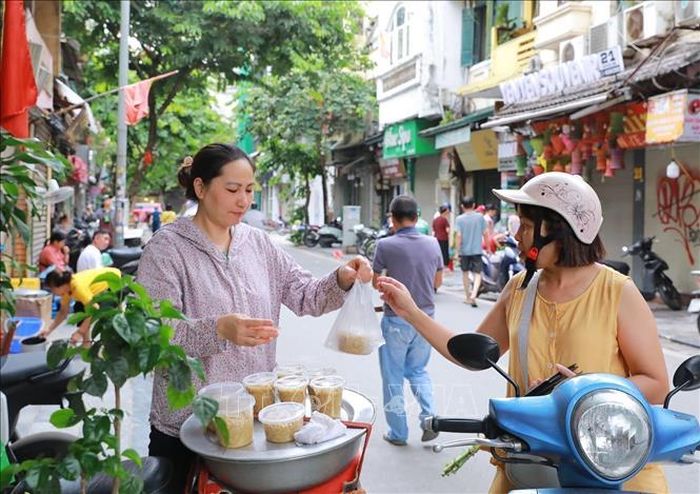 Rượu nếp - thức quà không thể thiếu trong ngày tết Đoan Ngọ.