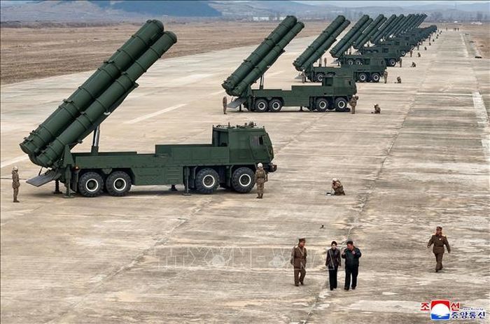 Nhà lãnh đạo Triều Tiên Kim Jong Un thị sát cuộc diễn tập hỏa lực ngày 14/3/2026. Ảnh minh họa: KCNA/TTXVN
