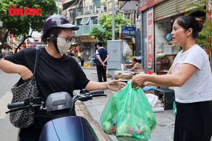 Tết Đoan Ngọ (5/5 Âm lịch) hay Tết giết sâu bọ luôn là một dịp lễ quan trọng trong năm của mỗi gia đình người Việt. Đến ngày này, mọi người, mọi nhà thường chuẩn bị một mâm lễ dâng cúng tổ tiên, con cháu quây quần hưởng lộc, diệt trừ sâu bọ, cầu bình an trong một mùa vụ mới.