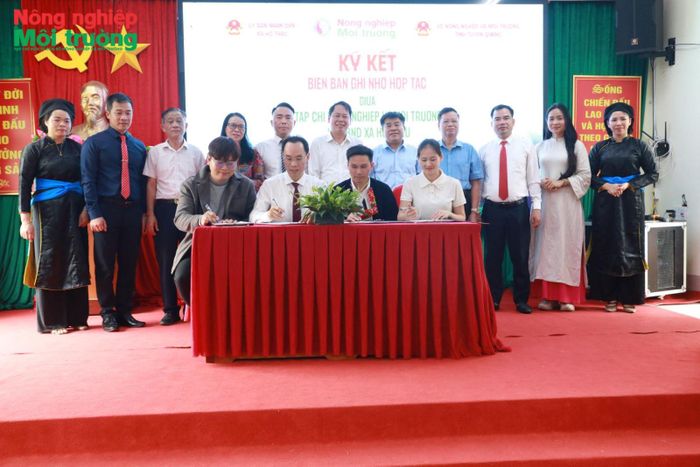 Lễ ký kết hợp tác "3 nhà" do Tạp chí Nông nghiệp và Môi trường tổ chức góp phần đưa công nghệ và tiêu thụ sản phẩm chè Shan tuyết.