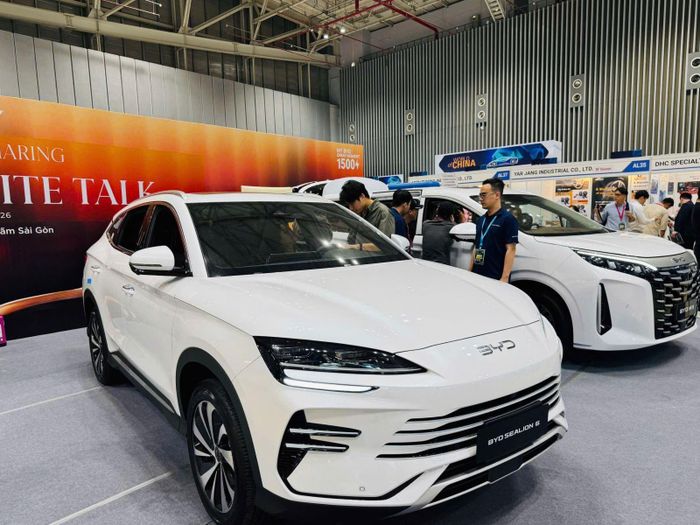 Khách tham quan tìm hiểu các công nghệ, sản phẩm mới tại Triển lãm Automechanika Ho Chi Minh City 2026 tại TP Hồ Chí Minh.