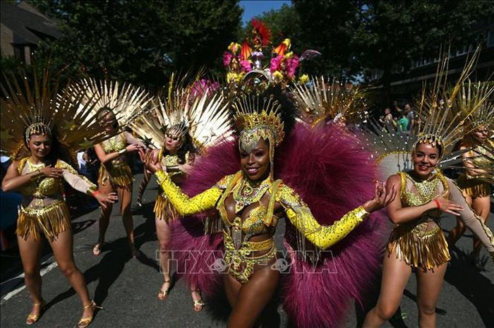 Các vũ công trình diễn trong Lễ hội hóa trang thường niên Notting Hill, phía Tây London. Ảnh (tư liệu): AFP/TTXVN