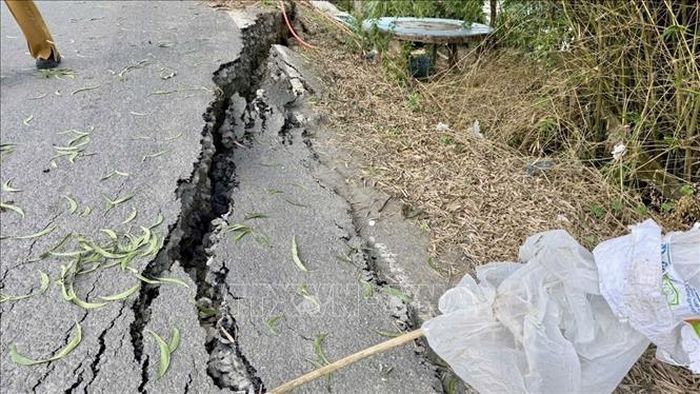 Điểm sạt lở trên Đường tỉnh 945, đoạn qua ấp Huệ Đức, xã Cô Tô (An Giang), có chiều dài khoảng 80m, tiềm ẩn nguy cơ mất an toàn giao thông.