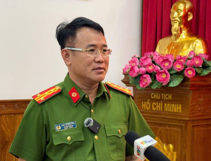 Đại tá Ngô Thuận Lăng, Trưởng Phòng Cảnh sát kinh tế Công an TP Hồ Chí Minh trả lời báo chí sáng 19/6.