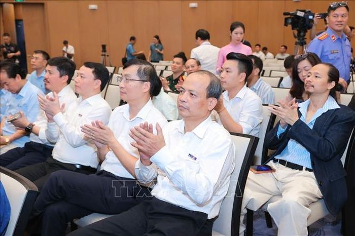 Các đại biểu dự khai trương chuyên trang thông tin "Chuyển động số" của TTXVN. Ảnh: Minh Quyết/TTXVN