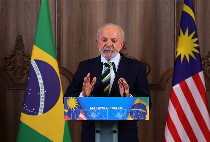 Tổng thống Brazil Luiz Inácio Lula da Silva phát biểu tại buổi họp báo. Ảnh: Bernama/TTXVN phát