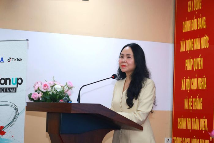 Bà Lê Hoàng Oanh, Cục trưởng Cục Thương mại điện tử và Kinh tế số chia sẻ tại sự kiện.