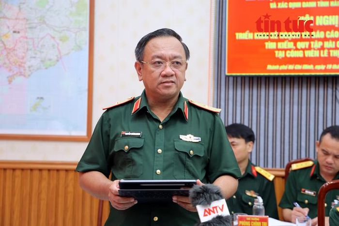 Thiếu tướng Nguyễn Thành Trung, Chính ủy Bộ Tư lệnh TP Hồ Chí Minh chia sẻ thông tin tại Hội nghị.