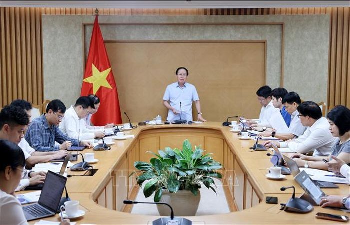 Phó Thủ tướng Lê Tiến Châu chủ trì họp về Đề án Ứng dụng trí tuệ nhân tạo trong công tác xây dựng và tổ chức thi hành pháp luật. Ảnh: Lâm Khánh/TTXVN