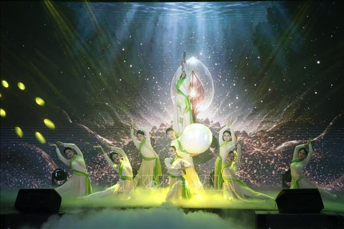 Chương trình nghệ thuật kết hợp ẩm thực “ Ngự liên thức thủy” tại ngày hội.