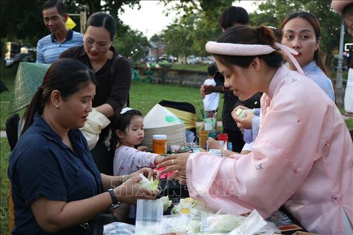 Trải nghiệm cùng hoa sen Huế.