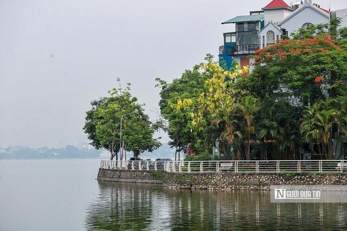 Một số đoạn tuyến được nghiên cứu mở rộng lên mặt cắt ngang khoảng 21m với các cầu cạn vươn ra mặt hồ nhằm bảo đảm không làm thay đổi diện tích mặt nước Hồ Tây.