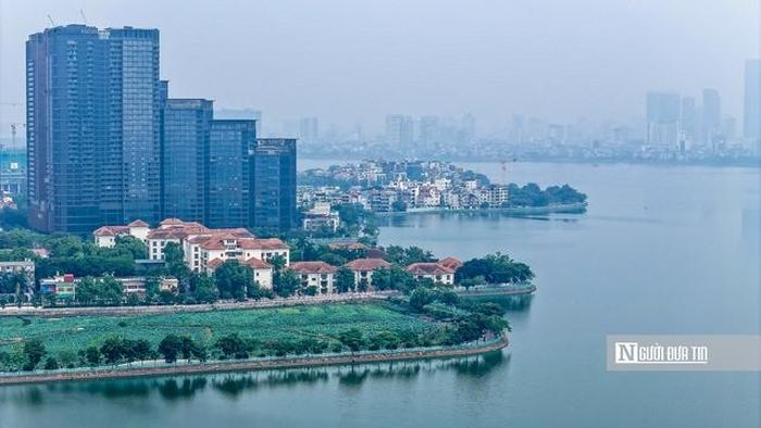 Cụ thể gồm các phố Trích Sài, Vệ Hồ, Nhật Chiêu, Nguyễn Đình Thi, Yên Hoa, Vũ Miên, Từ Hoa, Quảng An, Quảng Khánh, Quảng Bá). Trong ảnh là phố Vệ Hồ, chạy ven Hồ Tây.
