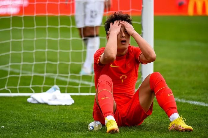 Hình ảnh tượng trưng cho hình ảnh đội tuyển quốc gia Trung Quốc "vô duyên với World Cup". Ảnh: Toutiao.