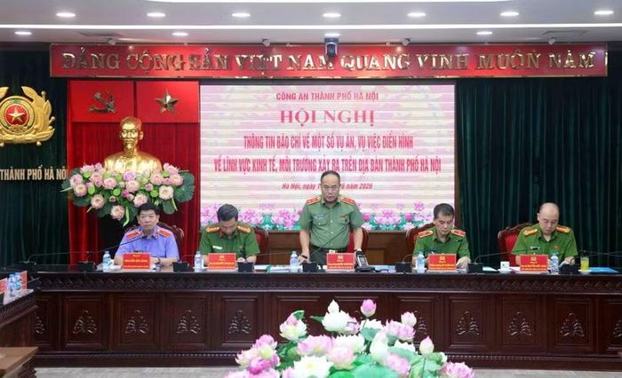Công an Hà Nội tổ chức hội nghị thông tin về vụ án "sở hữu kỳ nghỉ". Ảnh: Q.A.