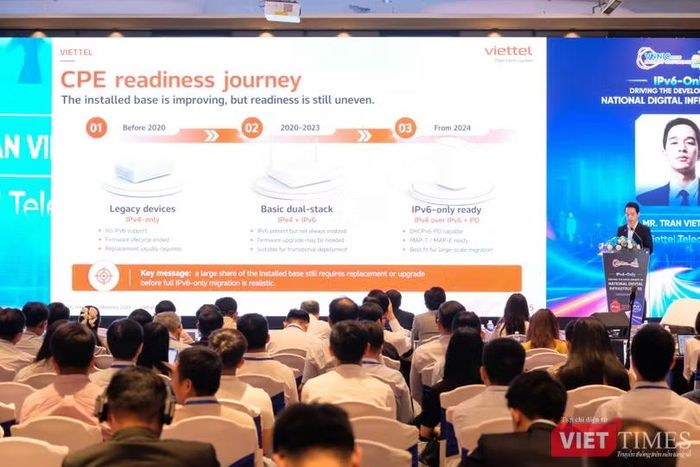 Đại diện Viettel trình bày về mức độ sẵn sàng của thiết bị đầu cuối trong lộ trình chuyển đổi sang IPv6-Only. Ảnh: Thượng Tâm.