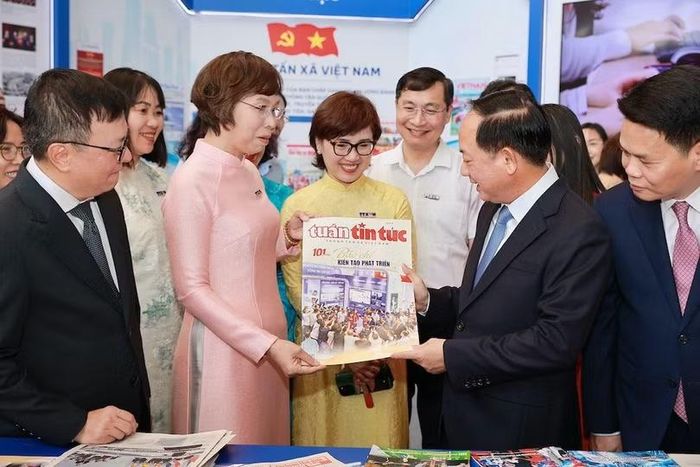 Những ấn phẩm đặc san 21/6 được trưng bày tại Hội Báo toàn quốc năm 2026.