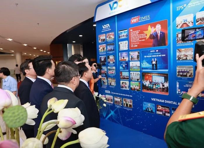 Lãnh đạo Trung ương và Hội Nhà báo Việt Nam đánh giá cao những đóng góp của Hội Truyền thông số Việt Nam trong tiến trình chuyển đổi số, đổi mới sáng tạo và phát triển hệ sinh thái truyền thông số tại Việt Nam.