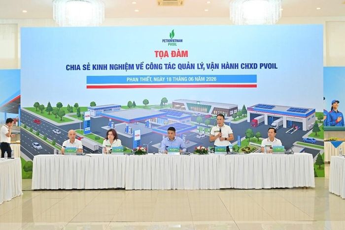 Phó Tổng Giám đốc PVOIL Hoàng Đình Tùng phát biểu khai mạc tọa đàm. Ảnh: Thùy Dương/Bnews/vnanet.vn
