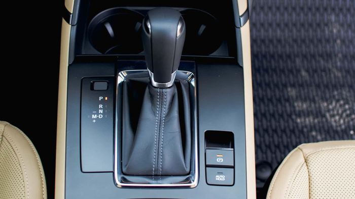 Khoang lái của Mazda CX-5 mới.